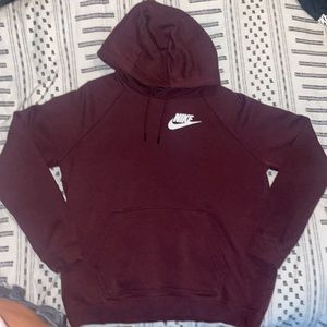 NWOT Nike Women’s Sweatshirt in Maroon Size Large